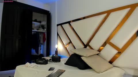 Aron cruz  online show from 03.23.26