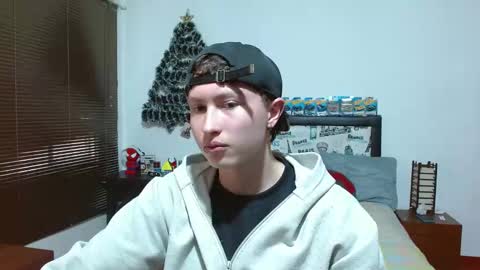 Snapshot of aron_miller18 chatting on 12.09.24 Aaron online show from 12.09.24