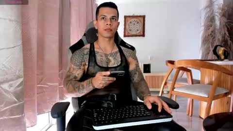 Snapshot of arondark chatting on 04.19.26 DarkMaster online show from 04.19.26