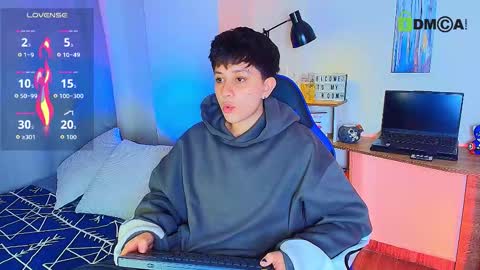 Snapshot of arontroy_wi chatting on 12.14.25 noah and ivy online show from 12.14.25