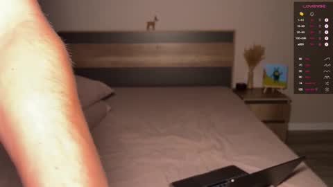 Snapshot of aronyou_win chatting on 10.17.25 Aron and Phil solo online show from 10.17.25