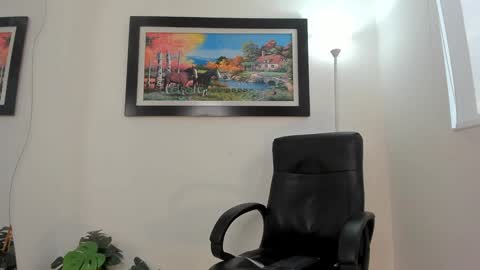 Snapshot of aroon_connor chatting on 01.21.25   online show from 01.21.25