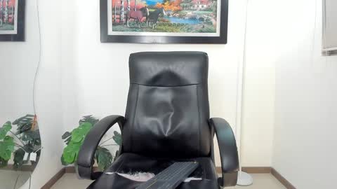 Snapshot of aroon_connor chatting on 01.22.25   online show from 01.22.25