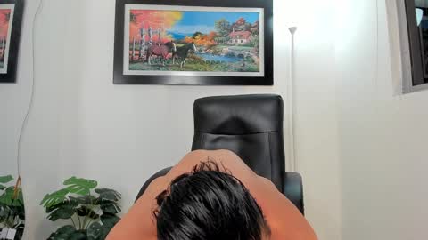 Snapshot of aroon_connor chatting on 01.27.25   online show from 01.27.25