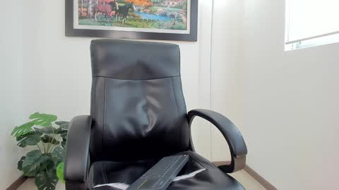 Snapshot of aroon_connor chatting on 01.28.25   online show from 01.28.25