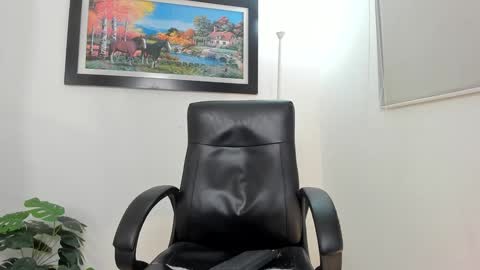 Snapshot of aroon_connor chatting on 02.05.25   online show from 02.05.25