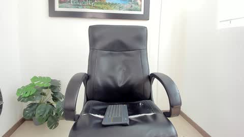 Snapshot of aroon_connor chatting on 02.07.25   online show from 02.07.25