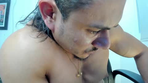 Snapshot of aroon_connor chatting on 02.08.25   online show from 02.08.25