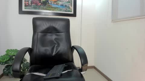 Snapshot of aroon_connor chatting on 02.10.25   online show from 02.10.25