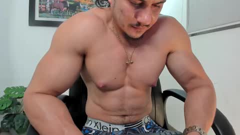 Snapshot of aroon_connor chatting on 02.12.25   online show from 02.12.25