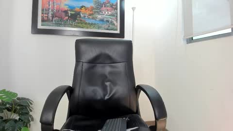 Snapshot of aroon_connor chatting on 02.17.25   online show from 02.17.25