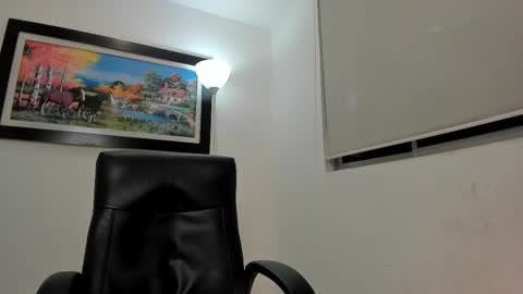 Snapshot of aroon_connor chatting on 02.23.25   online show from 02.23.25