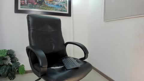 Snapshot of aroon_connor chatting on 02.24.25   online show from 02.24.25