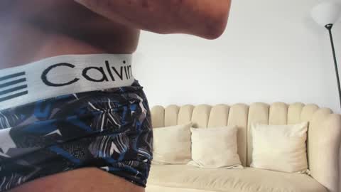 Snapshot of aroon_connor chatting on 09.23.25   online show from 09.23.25