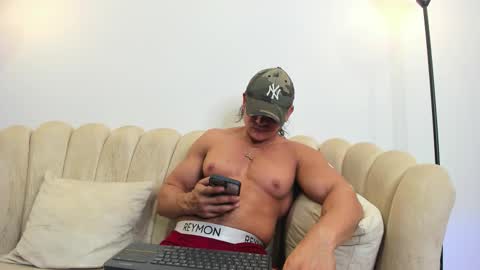 Snapshot of aroon_connor chatting on 10.02.25   online show from 10.02.25