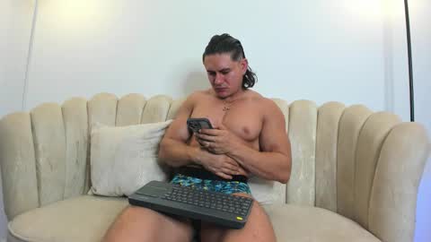 Snapshot of aroon_connor chatting on 10.07.25   online show from 10.07.25