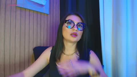    online show from 11.04.25