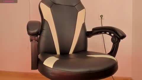 Snapshot of arshissa chatting on 12.17.25 Arshi online show from 12.17.25