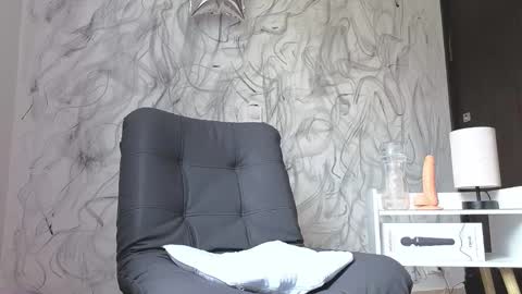   online show from 10.03.25