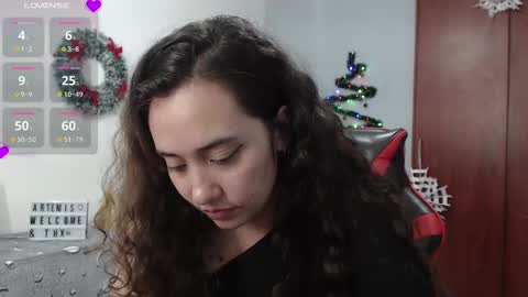 Snapshot of artemisnature chatting on 12.16.24 Hey there you can call me Sofia online show from 12.16.24