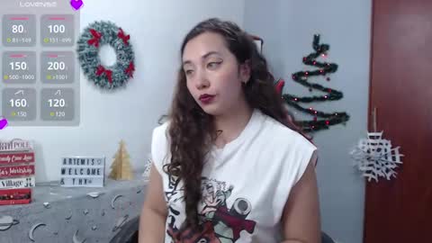 Snapshot of artemisnature chatting on 12.16.24 Hey there you can call me Sofia online show from 12.16.24