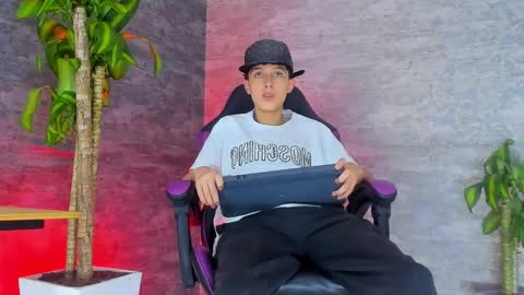 Snapshot of arthurcox_ chatting on 09.20.25 arthurcox_ online show from 09.20.25