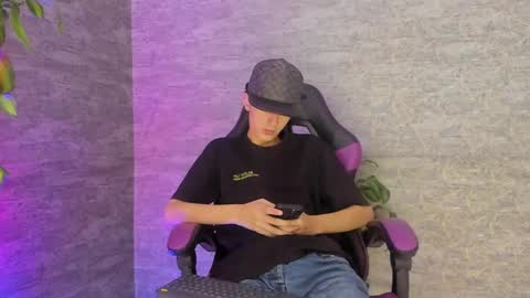 Snapshot of arthurcox_ chatting on 10.03.25 arthurcox_ online show from 10.03.25