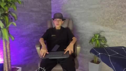 Snapshot of arthurcox_ chatting on 10.07.25 arthurcox_ online show from 10.07.25