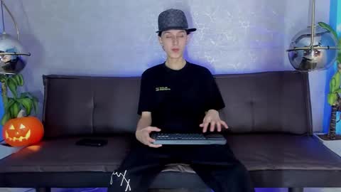 Snapshot of arthurcox_ chatting on 10.28.25 arthurcox_ online show from 10.28.25