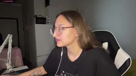 Mia  online show from 02.18.26