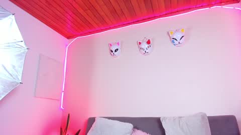 MIA OF artmiajoy online show from 01.29.25