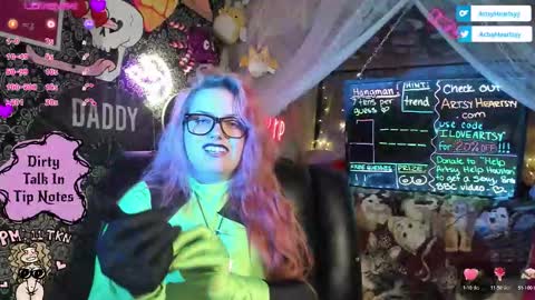 ArtsyHeartsyy online show from 12.20.25