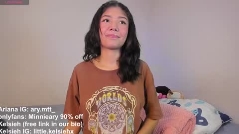 Snapshot of ary_and_kel chatting on 12.18.24 Ariana and Kelsieh online show from 12.18.24