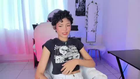 Snapshot of ary_and_kel chatting on 02.26.25 Ariana and Kelsieh online show from 02.26.25