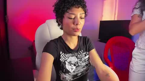 Snapshot of ary_and_kel chatting on 03.11.25 Ariana and Kelsieh online show from 03.11.25