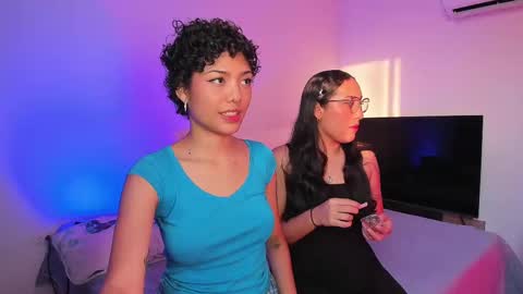 Snapshot of ary_and_kel chatting on 03.12.25 Ariana and Kelsieh online show from 03.12.25