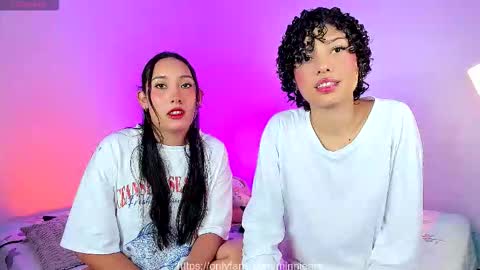 Snapshot of ary_and_kel chatting on 10.22.25 Ariana and Kelsieh online show from 10.22.25