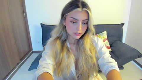 Snapshot of ary_cam230 chatting on 04.25.26 Zahaara online show from 04.25.26