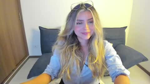 Snapshot of ary_cam230 chatting on 05.14.26 Zahaara online show from 05.14.26