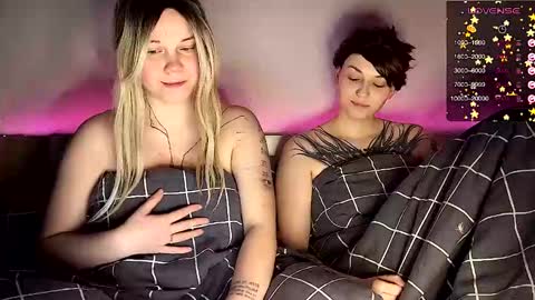 Arya brunett and Cassie blond online show from 12.27.24