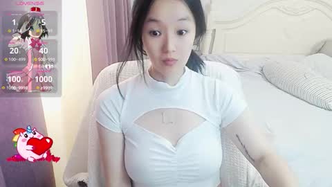 Snapshot of arylia_3 chatting on 11.25.25 Lily online show from 11.25.25