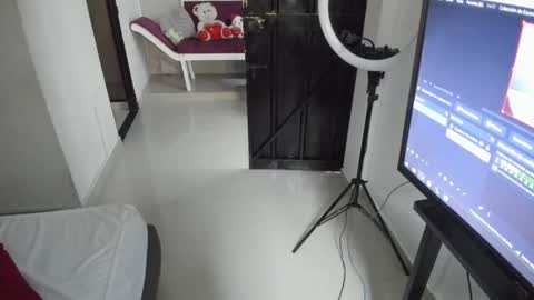 Ash Monroee  online show from 12.14.25