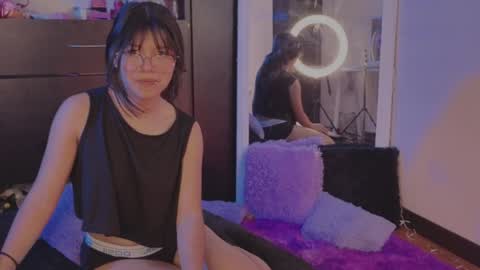 Snapshot of ashe_e chatting on 01.04.25 Ashe online show from 01.04.25