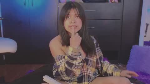 Snapshot of ashe_e chatting on 01.19.25 Ashe online show from 01.19.25