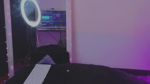 Snapshot of ashe_e chatting on 02.15.25 Ashe online show from 02.15.25