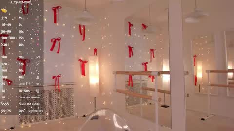 Snapshot of ashhasmy chatting on 12.14.25 Ash online show from 12.14.25