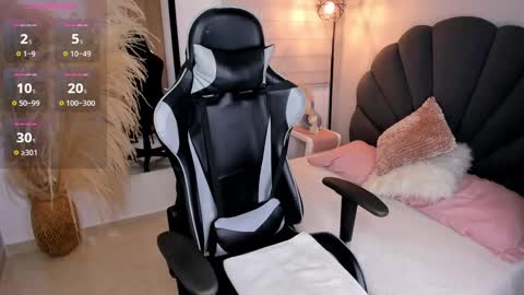 A S H L E Y online show from 01.24.25