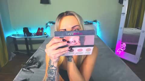 Snapshot of ashley_crashly chatting on 12.16.24 Alina online show from 12.16.24