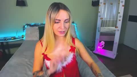 Snapshot of ashley_crashly chatting on 12.25.24 Alina online show from 12.25.24