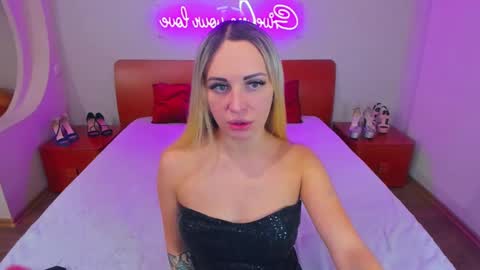 Snapshot of ashley_crashly chatting on 01.03.25 Alina online show from 01.03.25